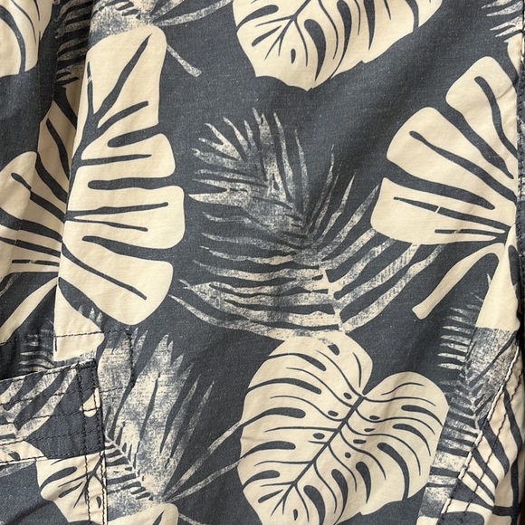 Quiet Storm Men's 8" Inseam Banana Leaf Bathing Suit Size 36 - Picture 6 of 11